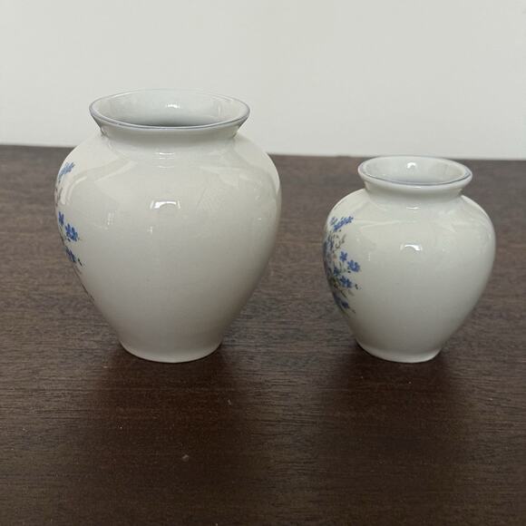 Forget Me Not Floral Porcelain Vase 2 Vases Blue White Floral Bouquet Home Decor - Picture 9 of 15